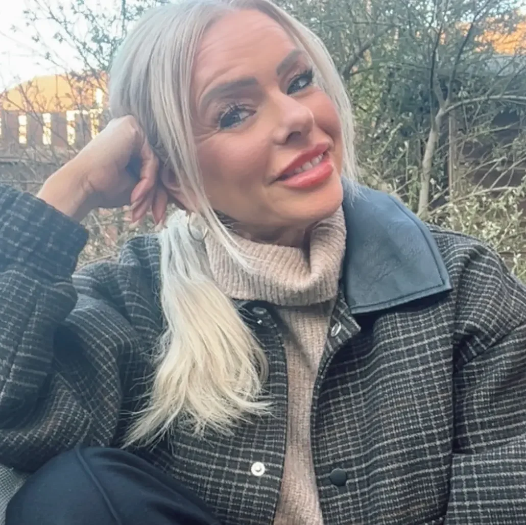 Abi Sanders hypnotherapist helping clients quit smoking UK